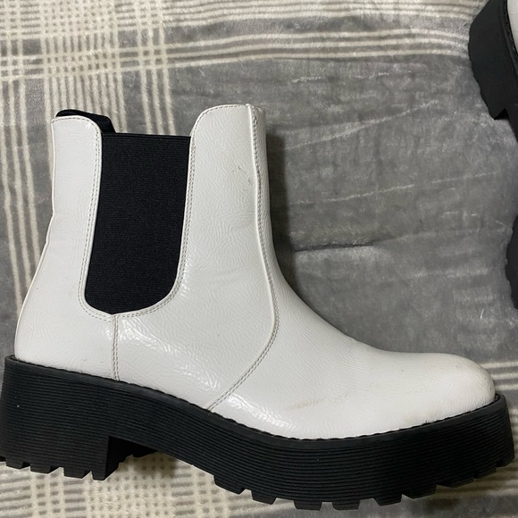 White platform booties 🤍 - Picture 2 of 5